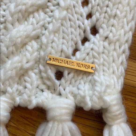 NWOT - Michael Kors - Knitted Scarf - Picture 2 of 7